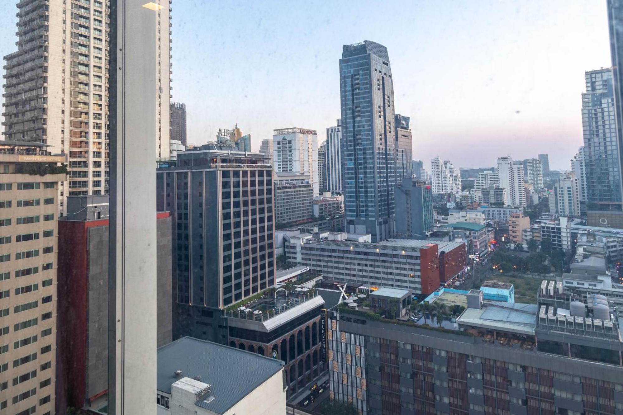 Hyde Sukhumvit 11 Branded Suites Bangkok Buitenkant foto