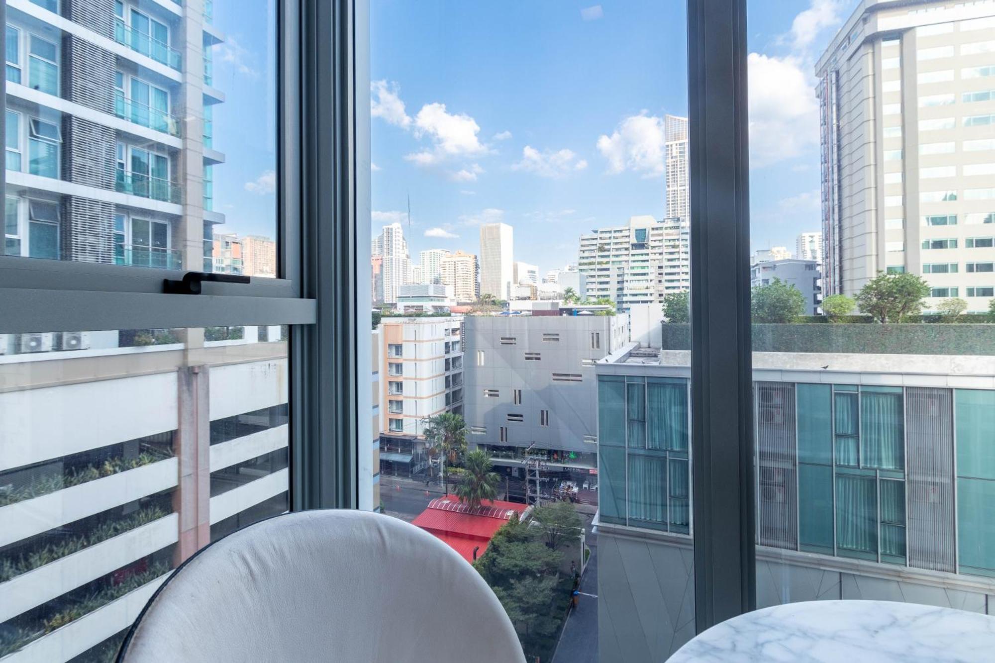 Hyde Sukhumvit 11 Branded Suites Bangkok Buitenkant foto